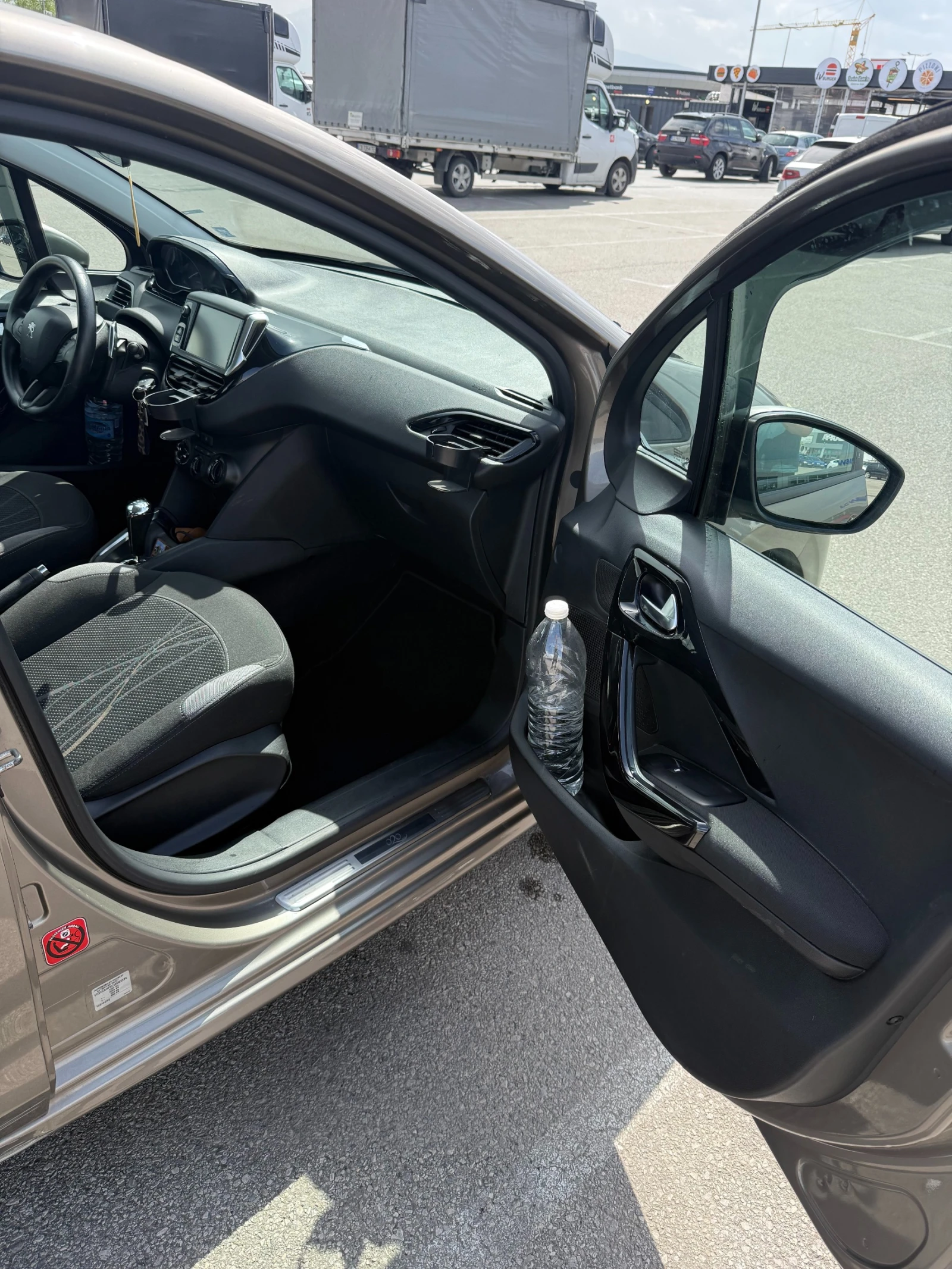 Peugeot 208, снимка 5 - Автомобили и джипове - 54512206