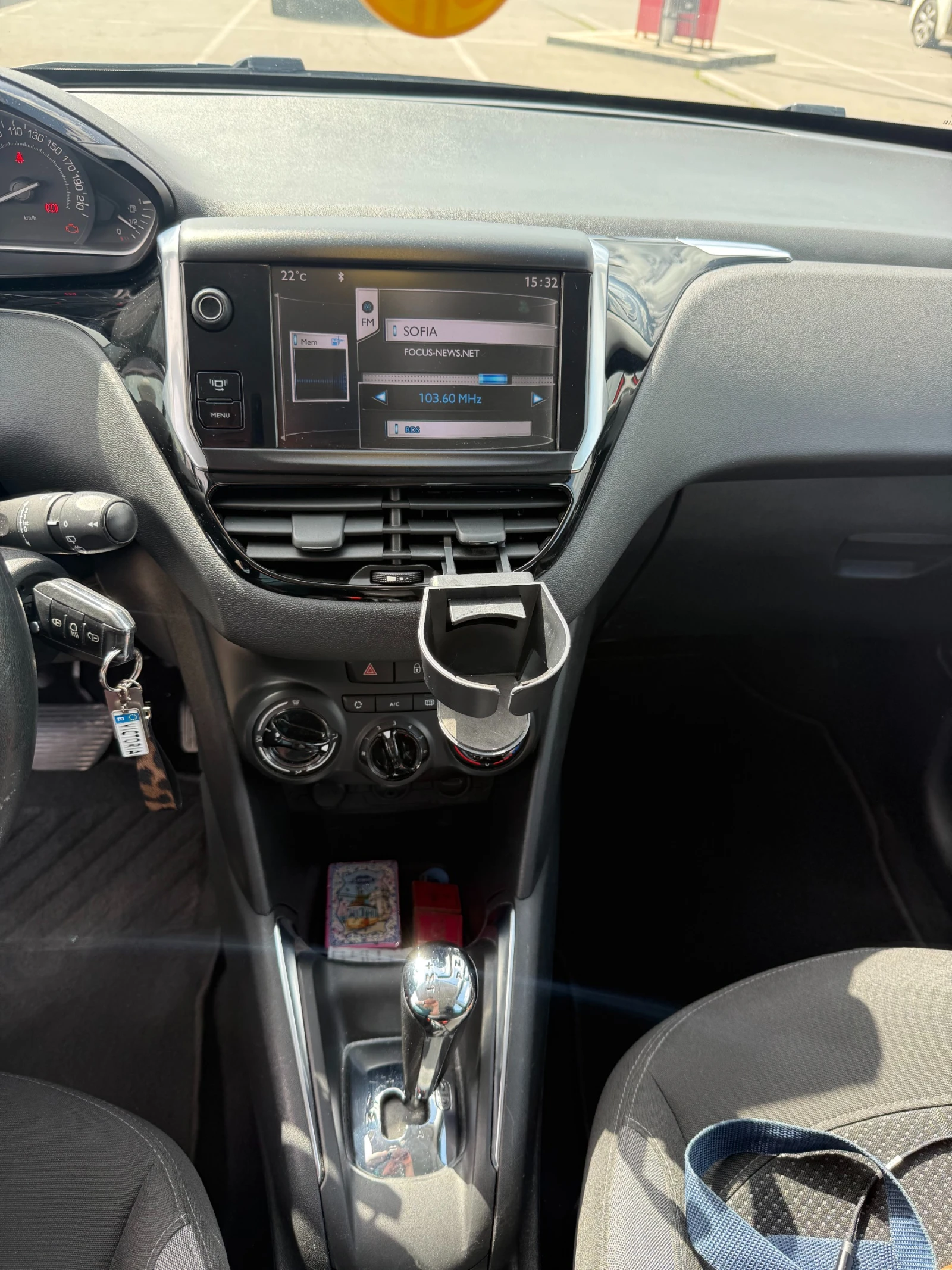 Peugeot 208, снимка 10 - Автомобили и джипове - 54512206