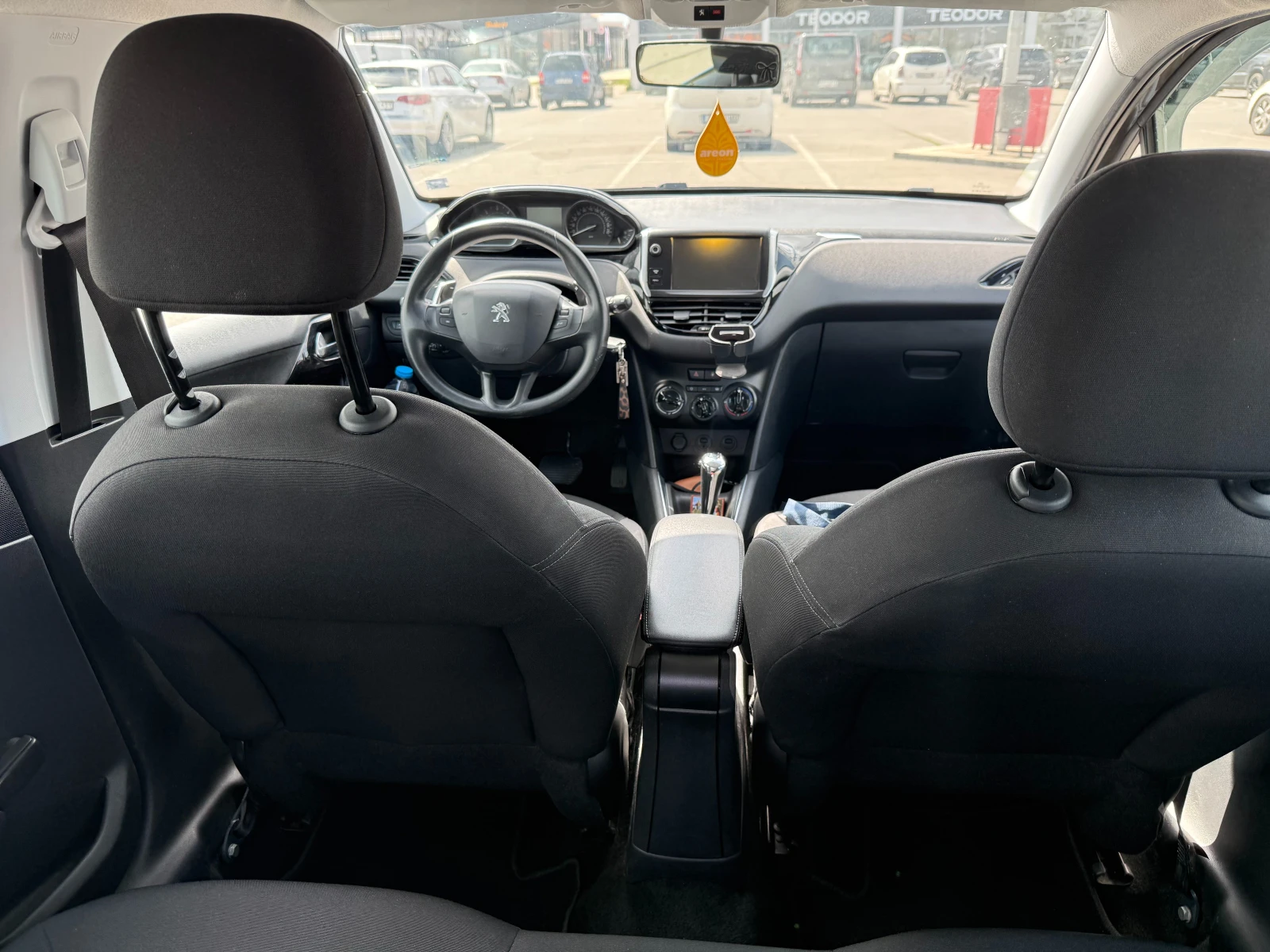Peugeot 208, снимка 12 - Автомобили и джипове - 54512206