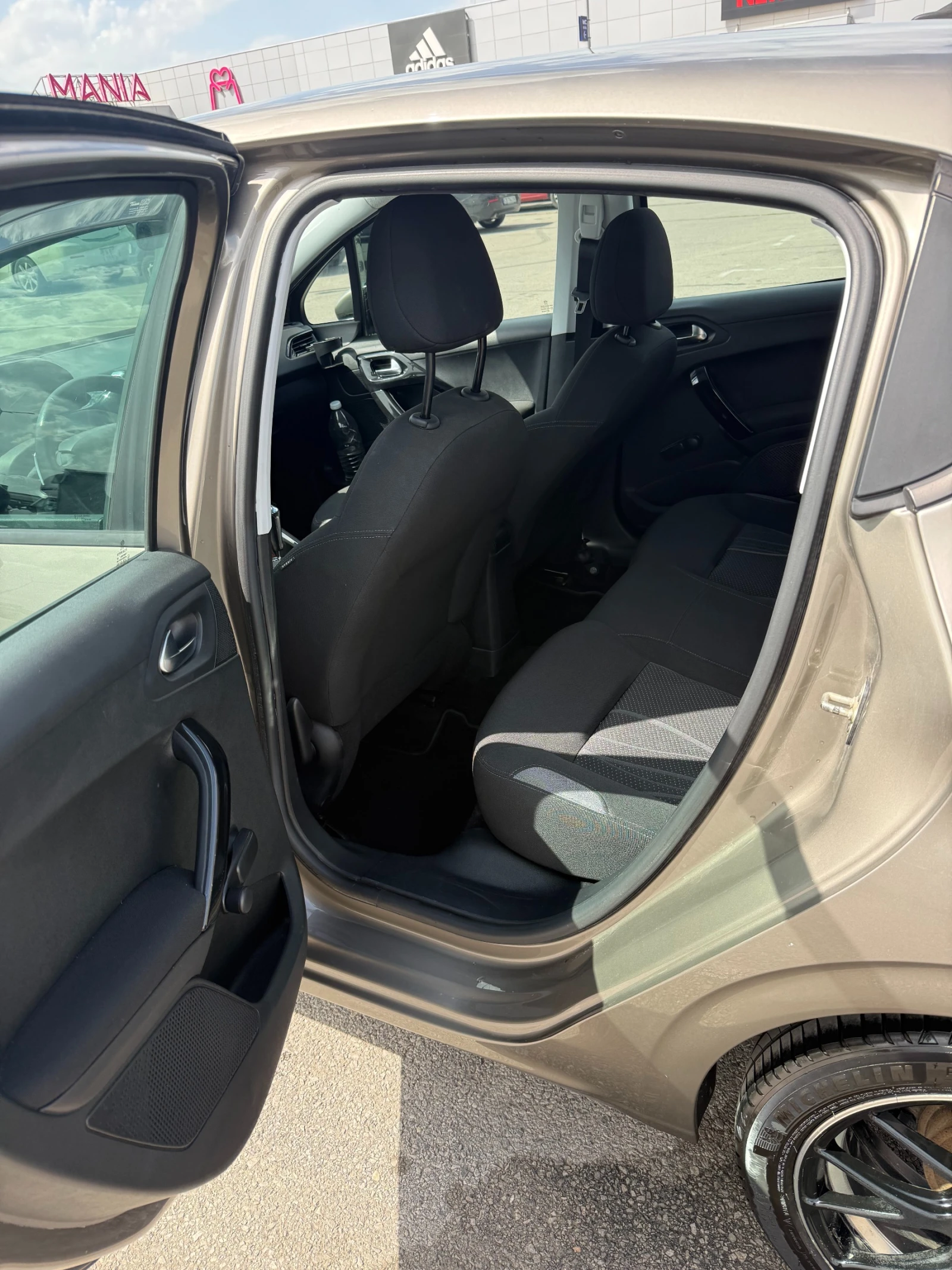 Peugeot 208, снимка 8 - Автомобили и джипове - 54512206