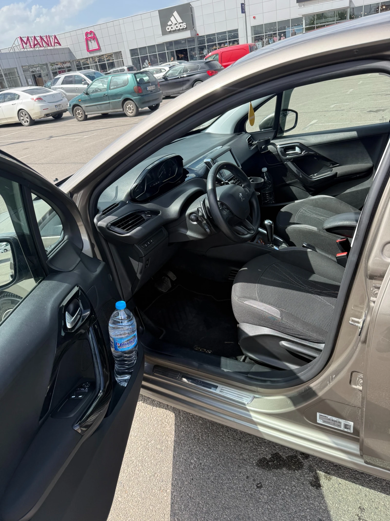 Peugeot 208, снимка 7 - Автомобили и джипове - 54512206