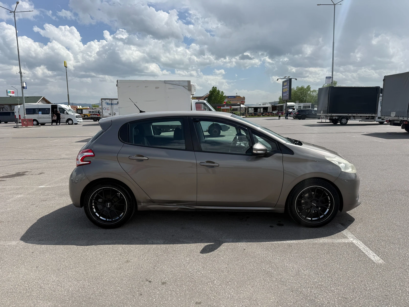 Peugeot 208, снимка 3 - Автомобили и джипове - 54512206