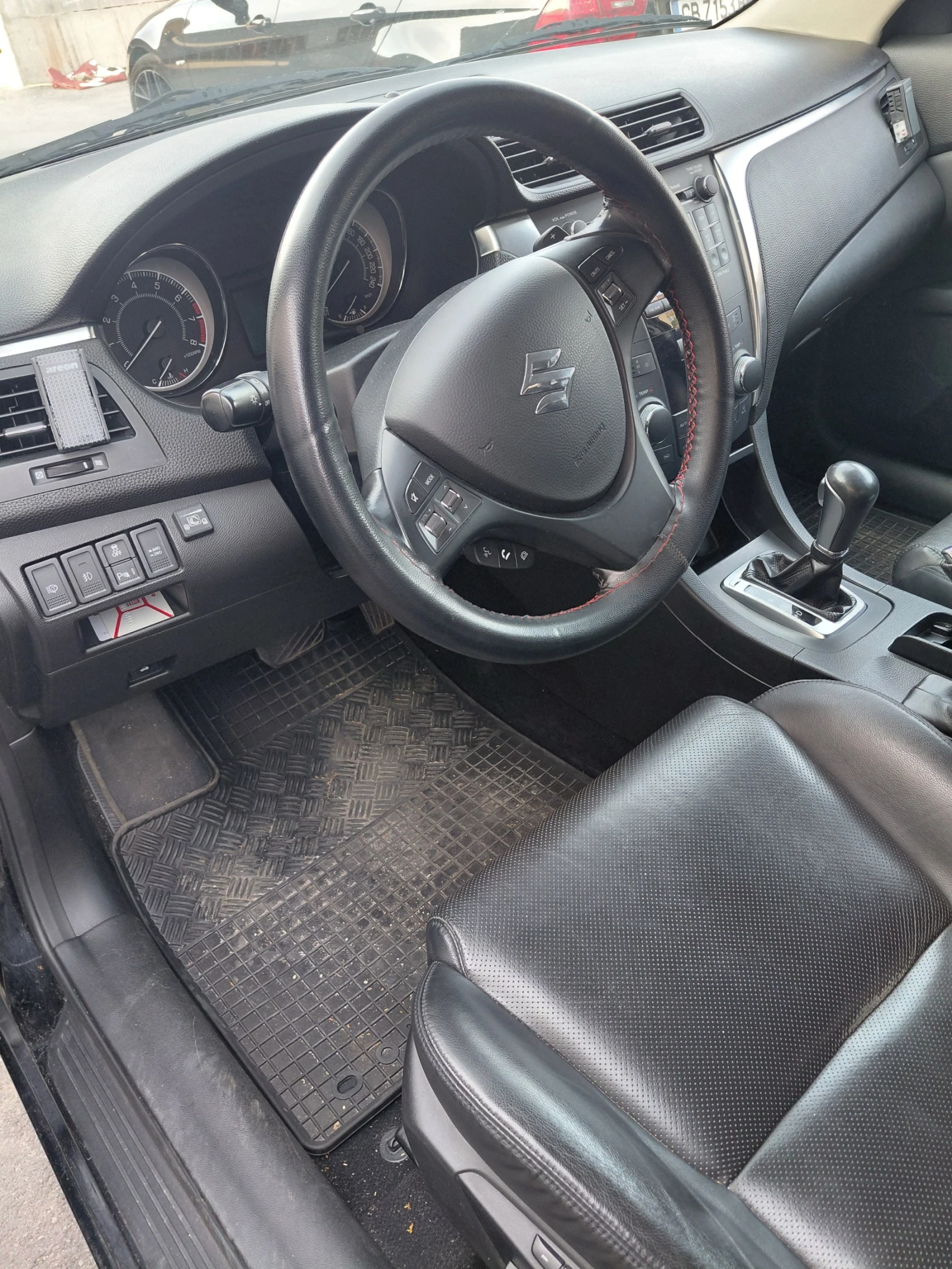 Suzuki Kizashi, снимка 6 - Автомобили и джипове - 55398361