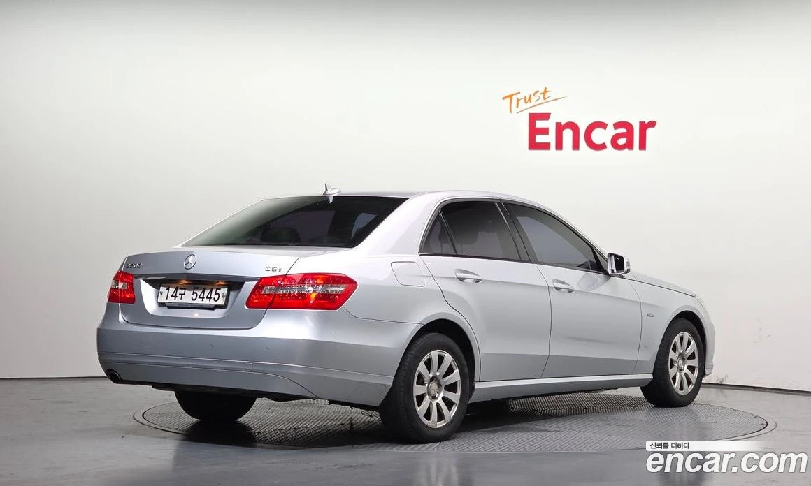 Mercedes-Benz E 200 E200 CGI, снимка 2 - Автомобили и джипове - 56117481