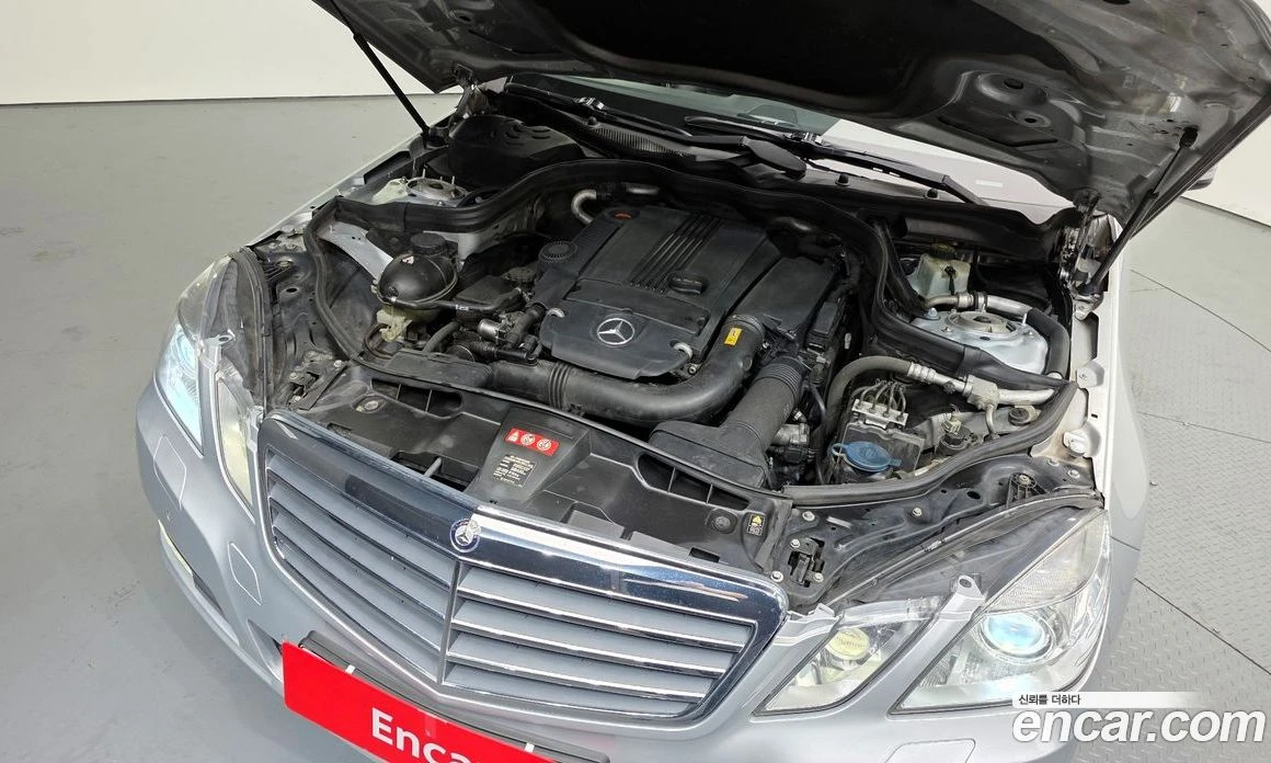Mercedes-Benz E 200 E200 CGI, снимка 6 - Автомобили и джипове - 56117481