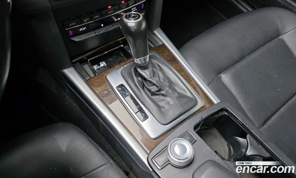 Mercedes-Benz E 200 E200 CGI, снимка 9 - Автомобили и джипове - 56117481
