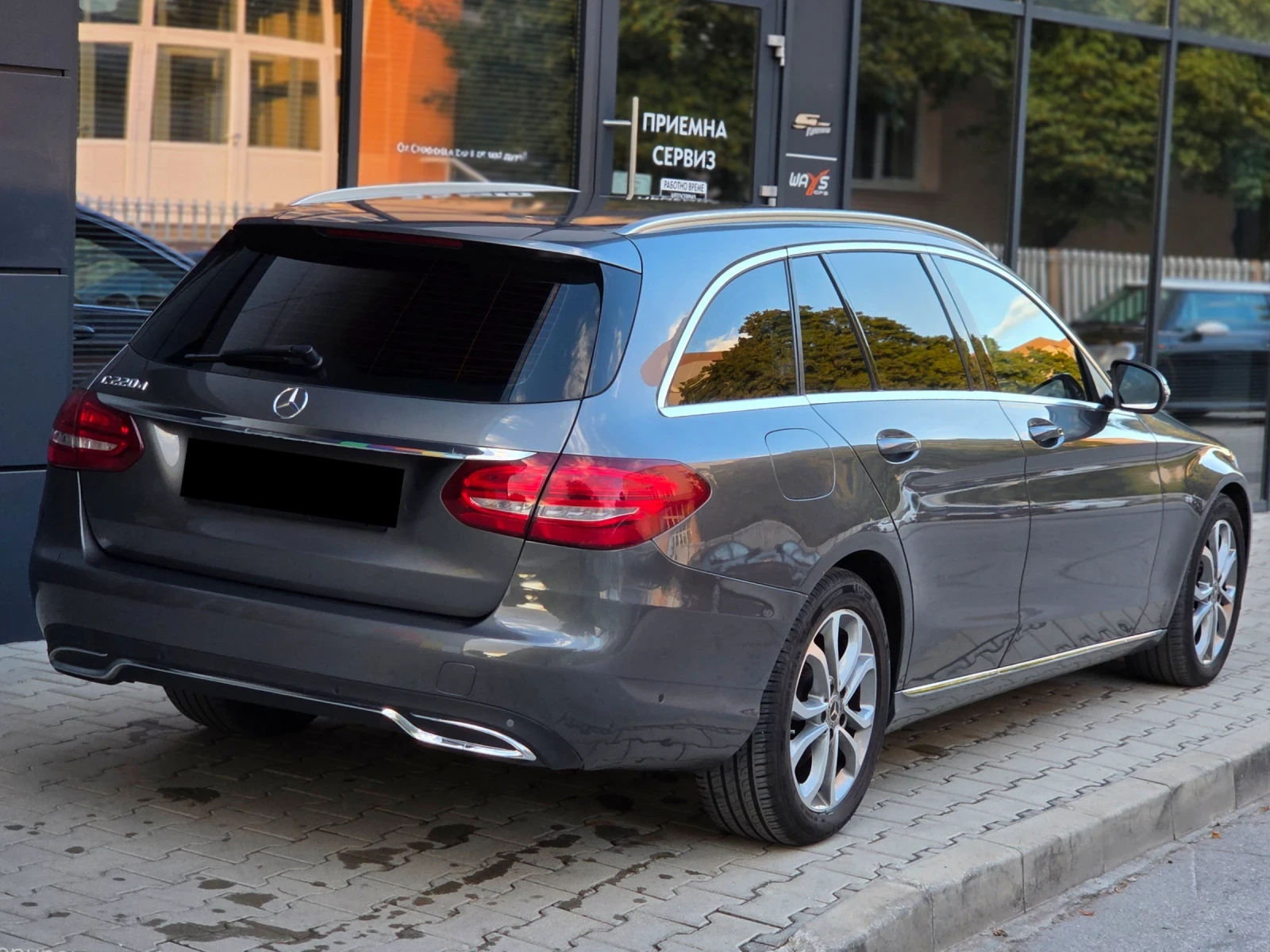 Mercedes-Benz C 220 C220d * Avangarde * 9g-Tronic * 2018г., снимка 4 - Автомобили и джипове - 56248175