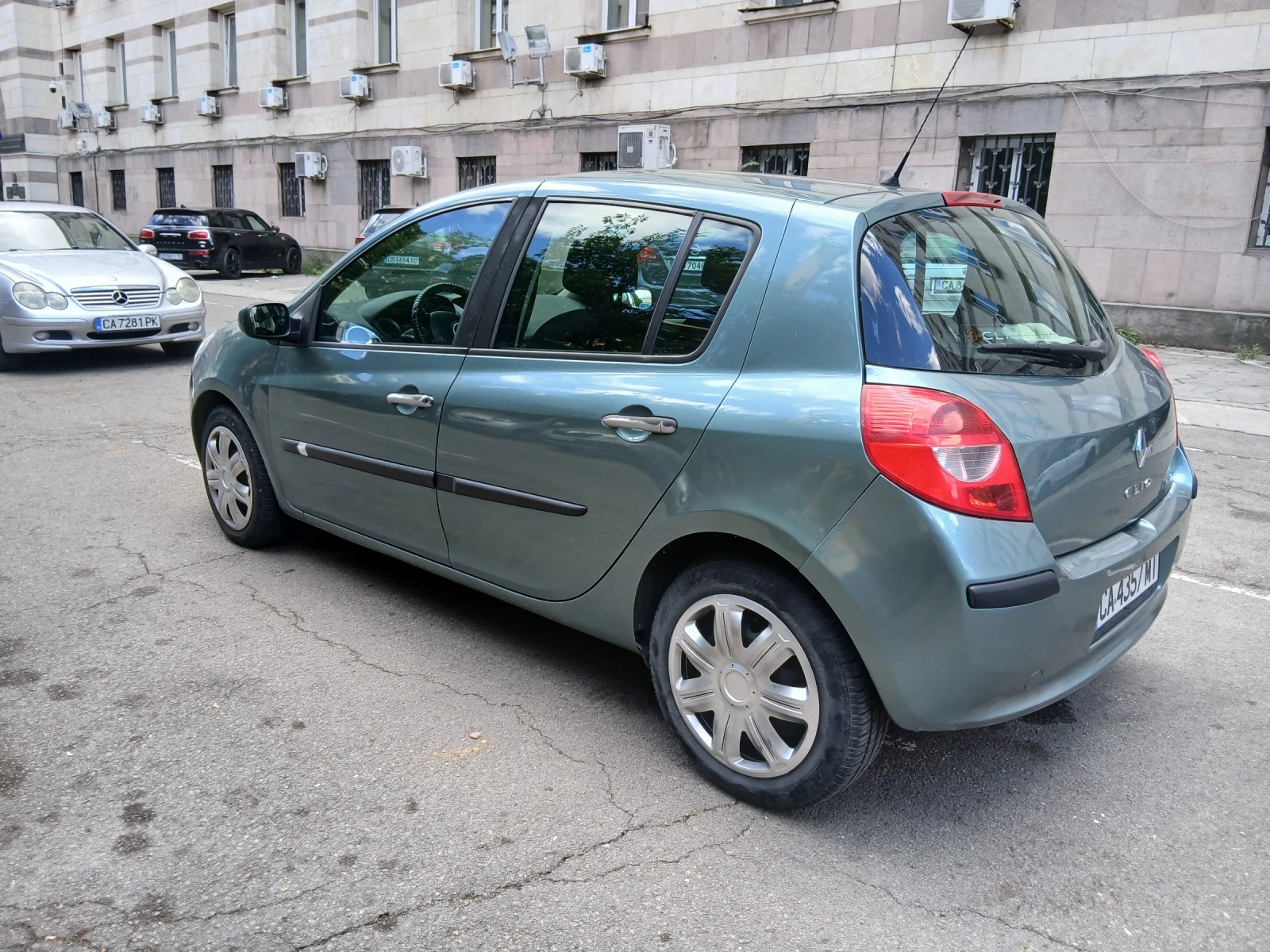 Renault Clio 1.4, снимка 3 - Автомобили и джипове - 56476698