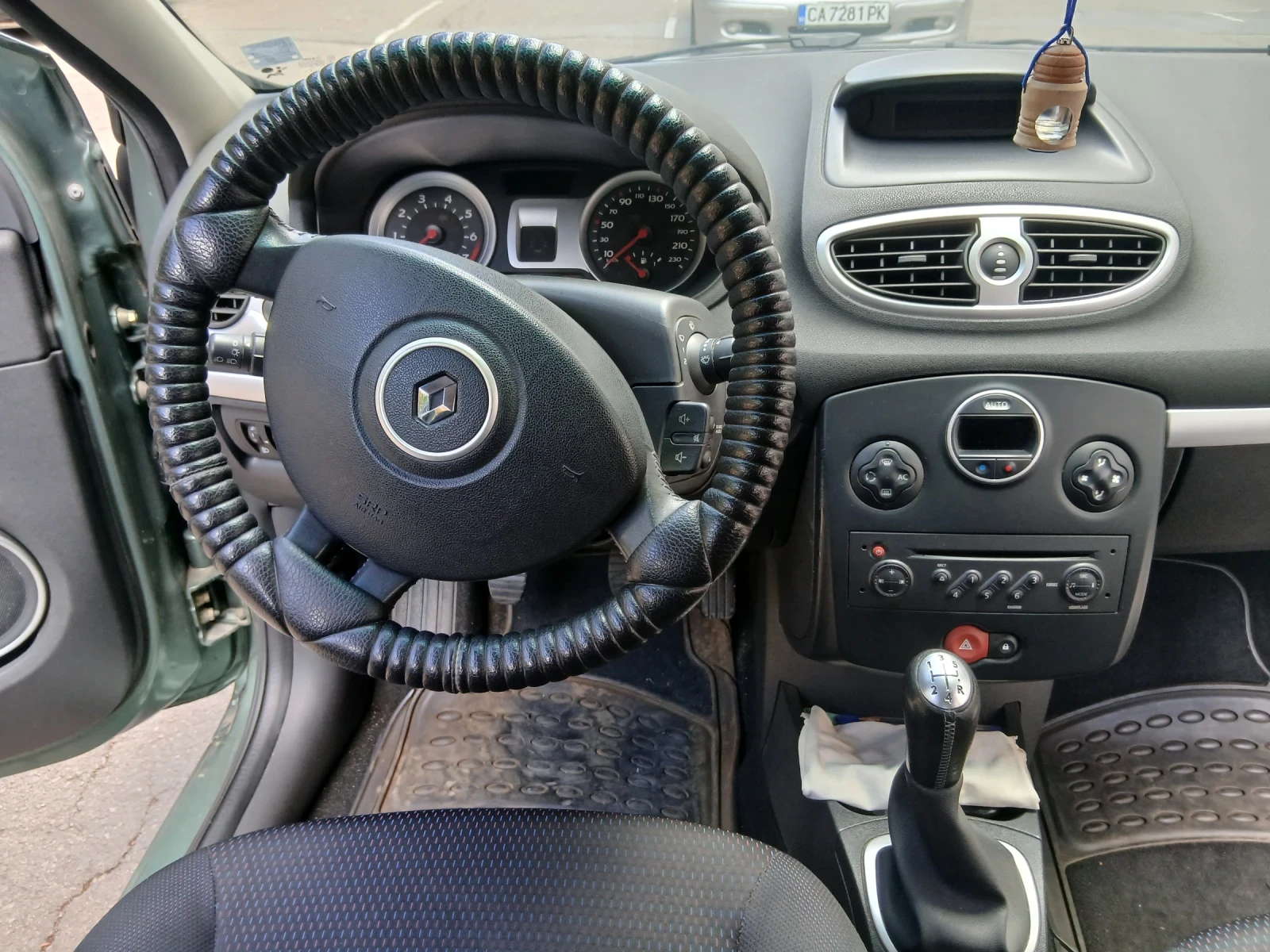 Renault Clio 1.4, снимка 11 - Автомобили и джипове - 56476698