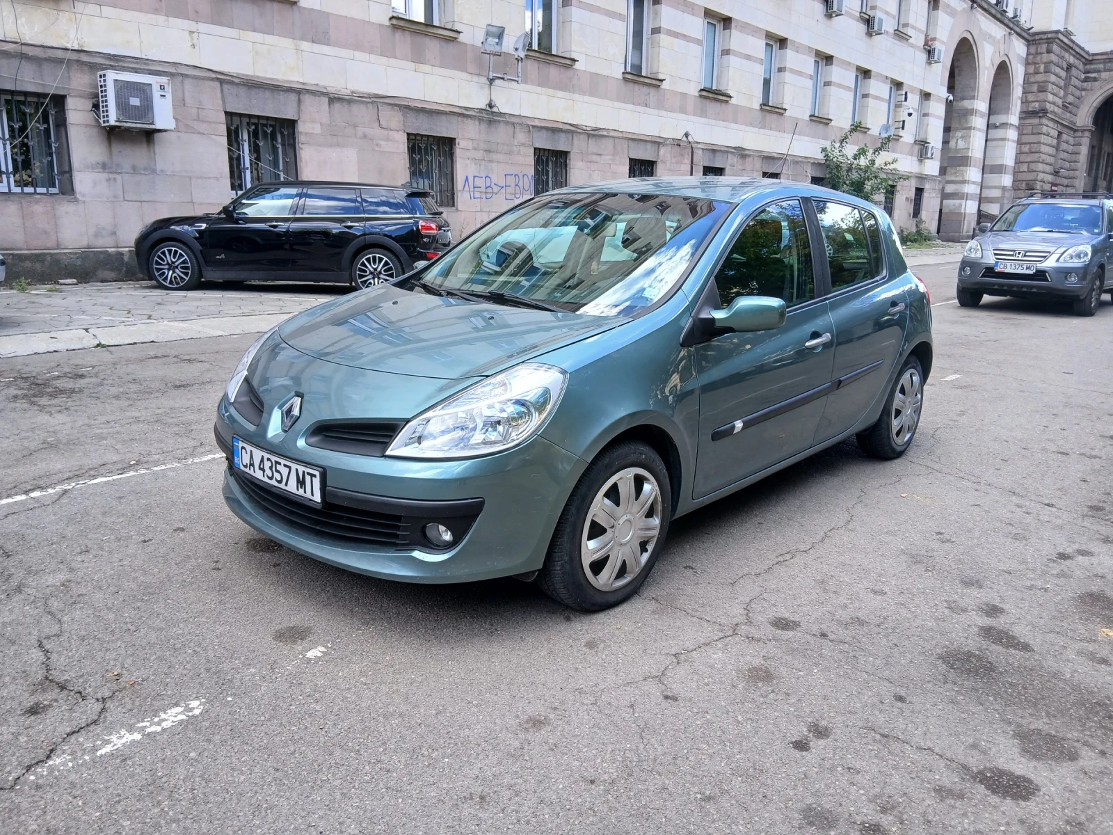 Renault Clio 1.4, снимка 2 - Автомобили и джипове - 56476698