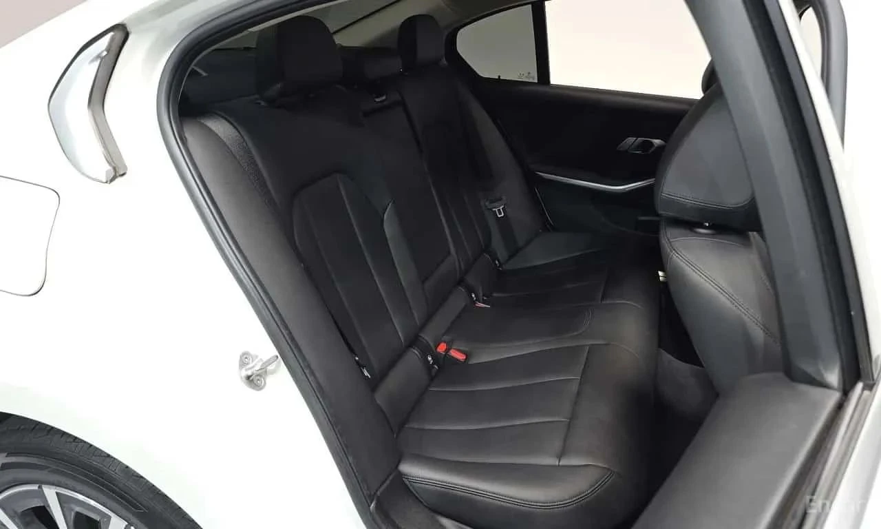 BMW 320, снимка 13 - Автомобили и джипове - 56687784