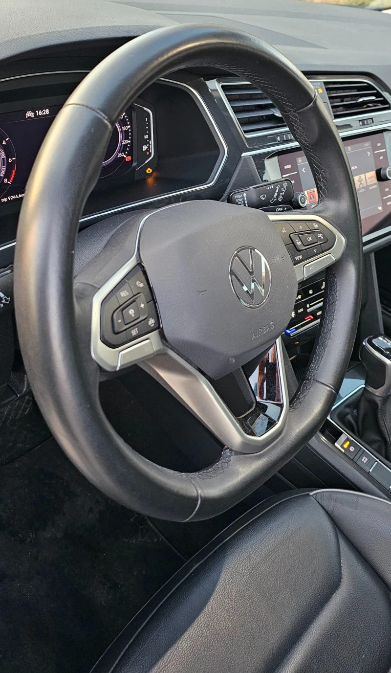VW Tiguan PHEV , снимка 14 - Автомобили и джипове - 52580111