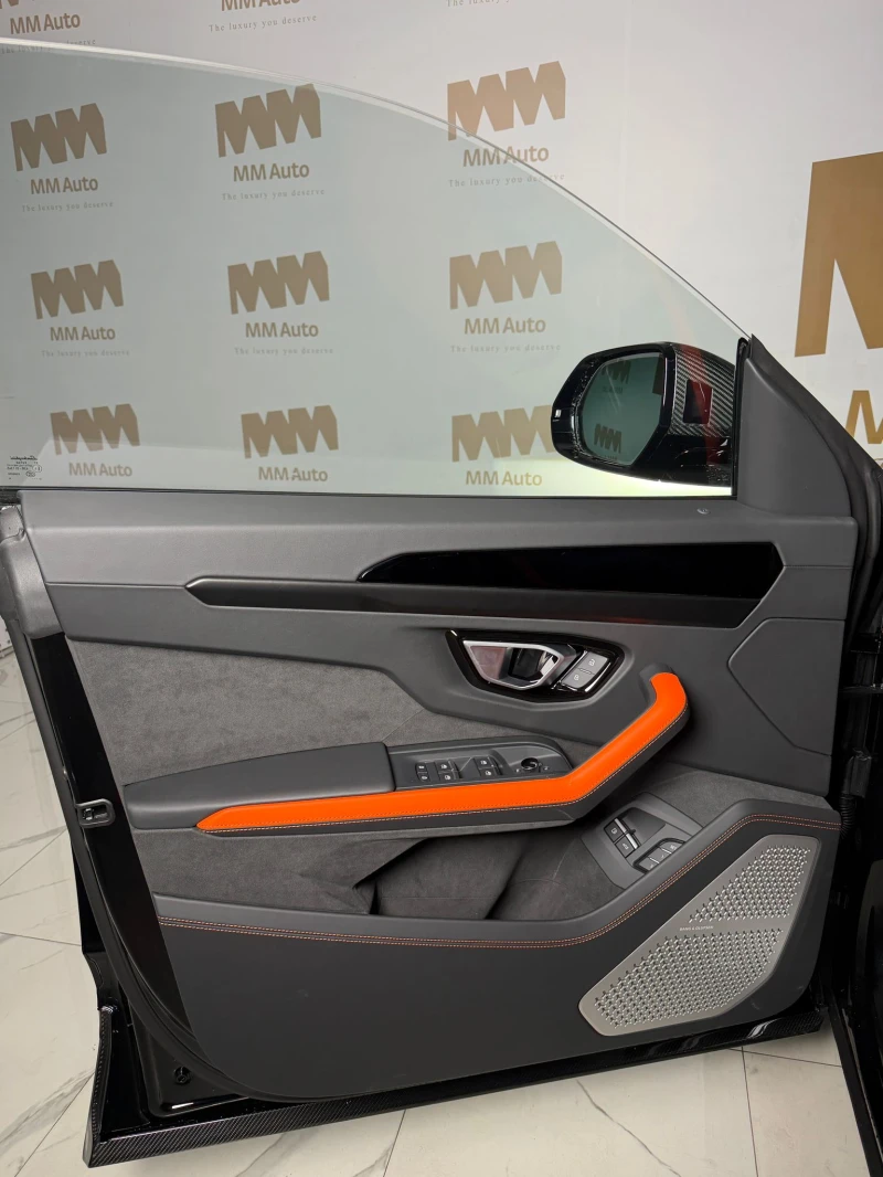 Lamborghini Urus SE* Nero* Carbon* Pano* B&O, снимка 6 - Автомобили и джипове - 53533059