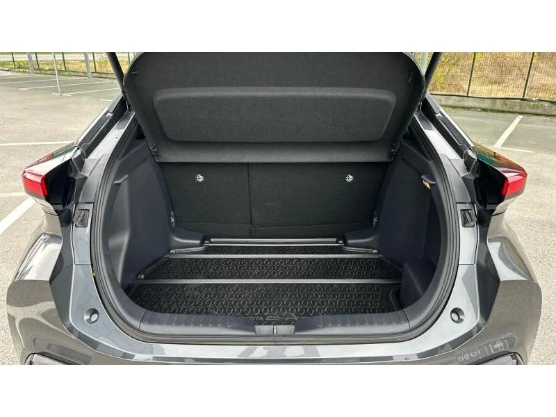 Toyota C-HR 2.0 HSD CLASSY FWD - изображение 10