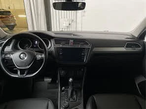 VW Tiguan ПАНО* ПОДГРЕВ* KEYLESS, снимка 16 - Автомобили и джипове - 53706060