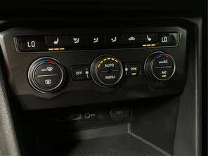 VW Tiguan ПАНО* ПОДГРЕВ* KEYLESS, снимка 12 - Автомобили и джипове - 53706060