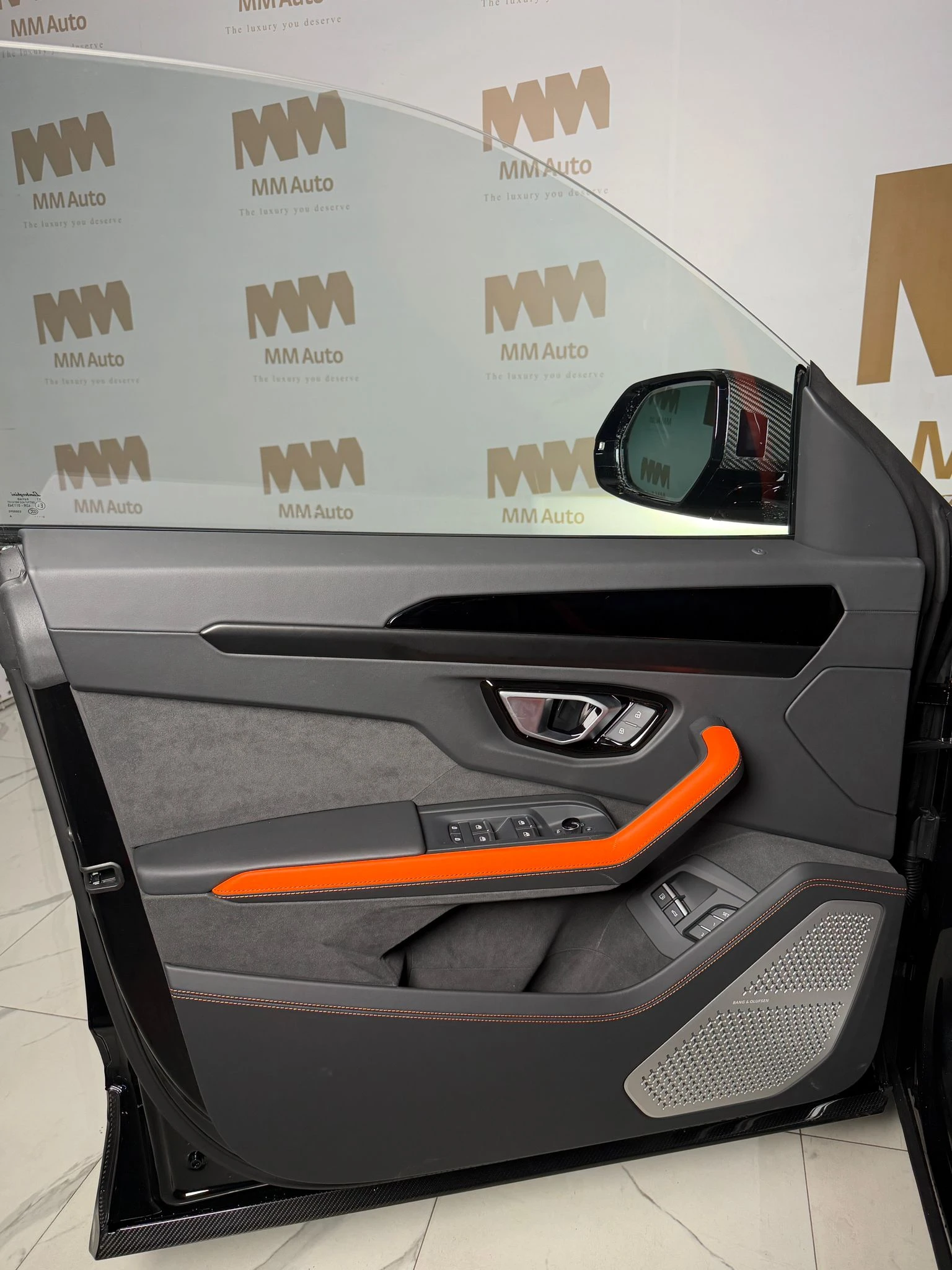 Lamborghini Urus SE* Nero* Carbon* Pano* B&O - изображение 6