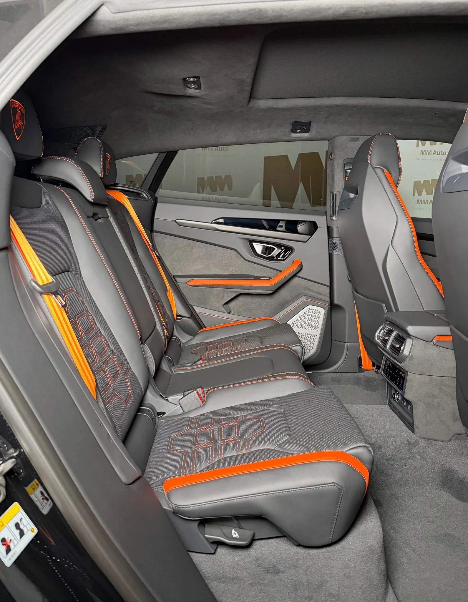 Lamborghini Urus SE* Nero* Carbon* Pano* B&O | Mobile.bg � ����������� 12