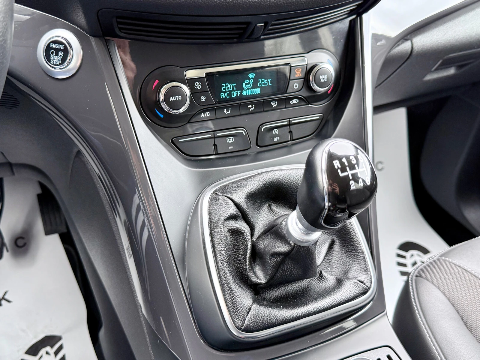 Ford Kuga 2.0TDCI* TITANIUM* Euro6B* Navi* Лизинг* , снимка 14 - Автомобили и джипове - 54142419