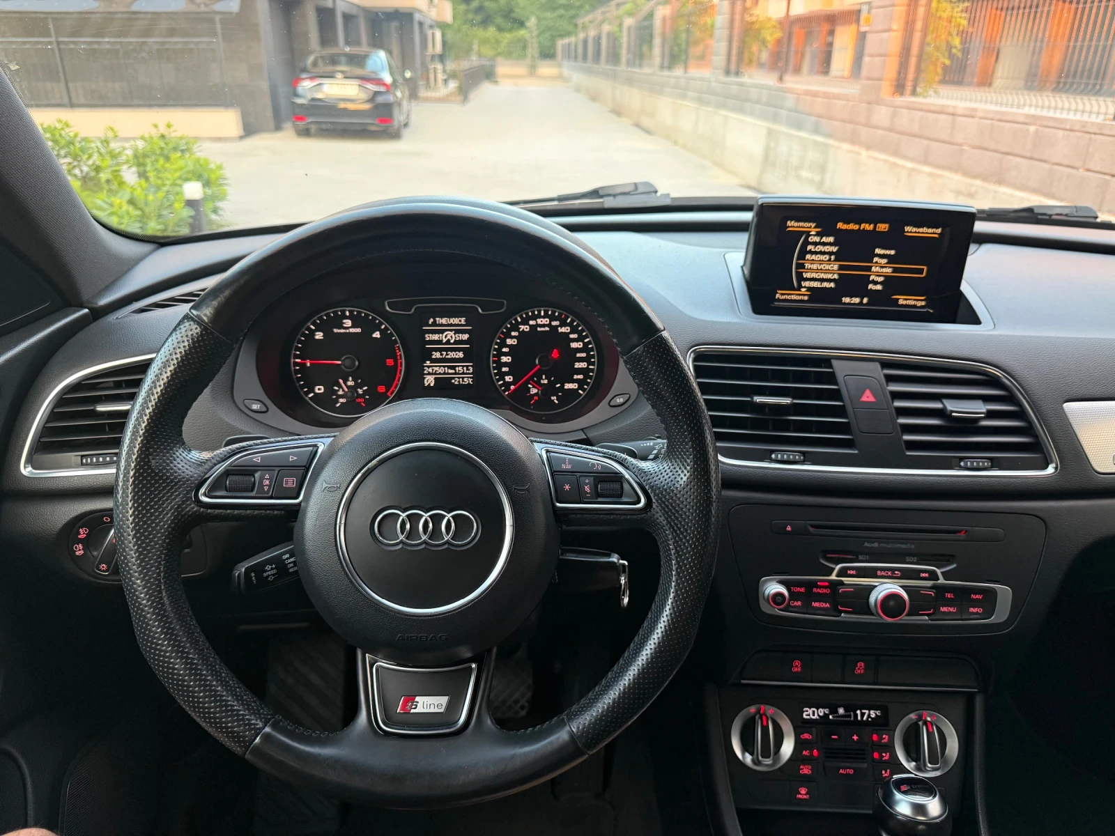 Audi Q3 2.0TDI Sline Quattro- Лизинг, снимка 8 - Автомобили и джипове - 55450806