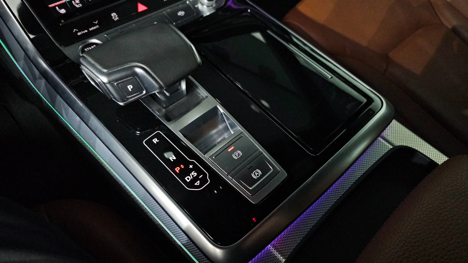 Audi Q8 45 TDI Quattro Premium| 360  Камера| HUD| Soft clo, снимка 8 - Автомобили и джипове - 55623969
