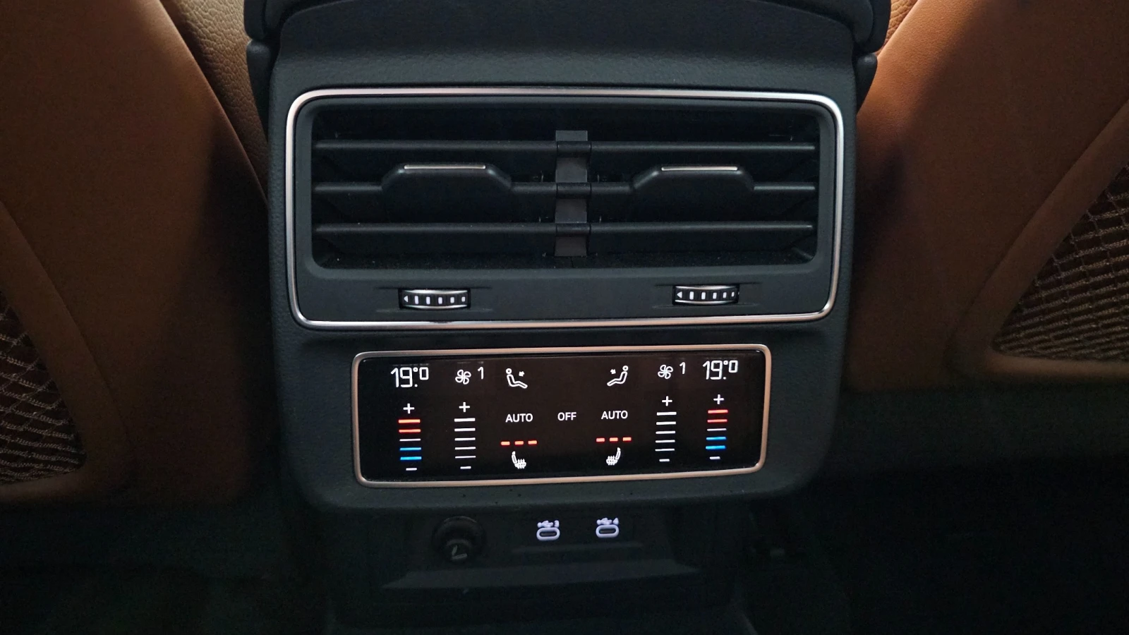 Audi Q8 45 TDI Quattro Premium| 360  Камера| HUD| Soft clo, снимка 15 - Автомобили и джипове - 55623969