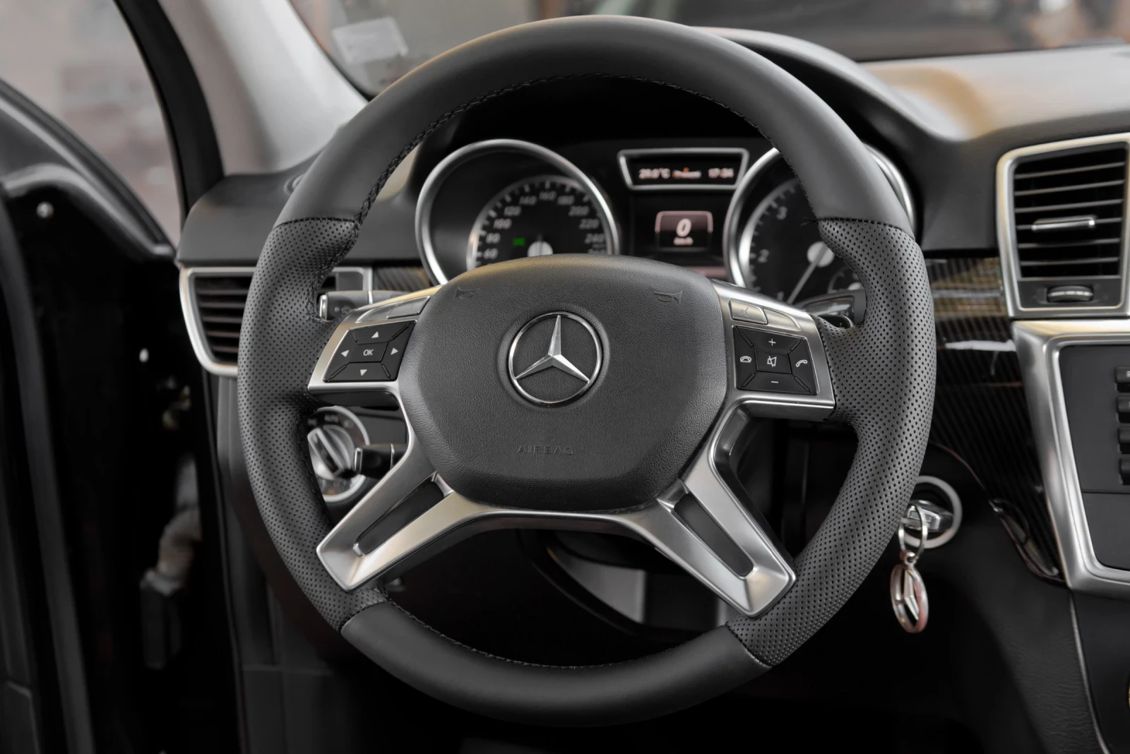 Mercedes-Benz ML 350 CDI/AMG/7G/4M/21, снимка 9 - Автомобили и джипове - 55841225