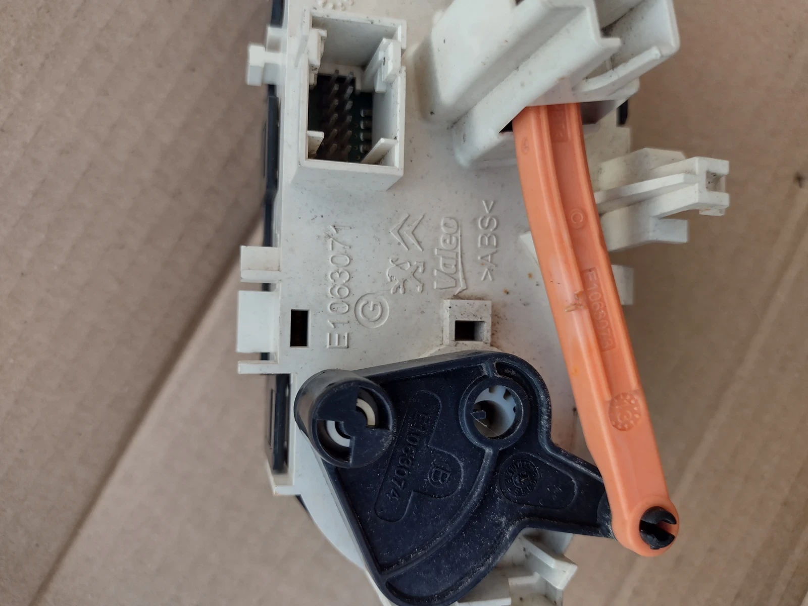 E1063071   PEUGEOT 208  | Mobile.bg   9