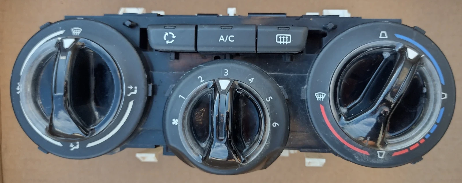 E1063071   PEUGEOT 208  | Mobile.bg   7