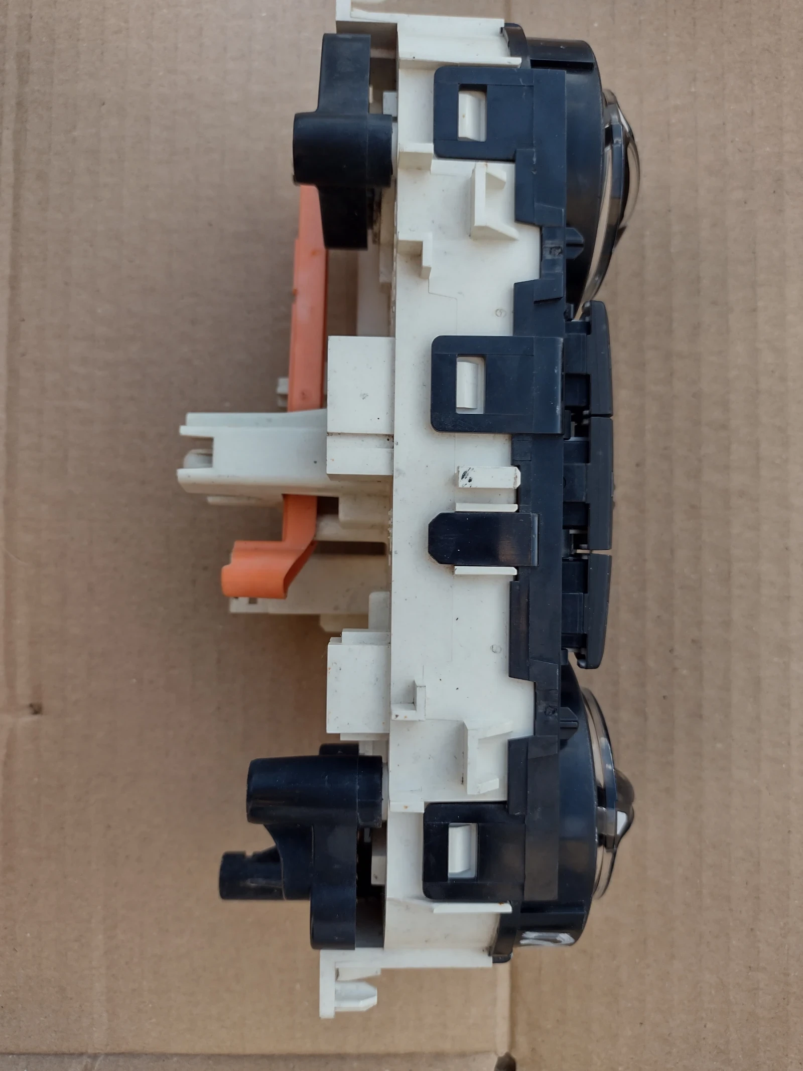 E1063071   PEUGEOT 208  | Mobile.bg   8