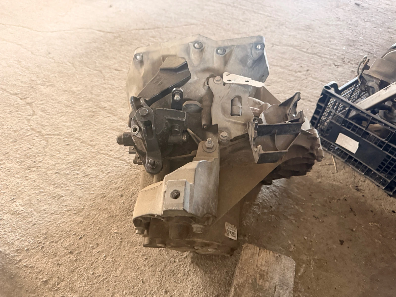 AV6R7002GJ Ръчна скоростна кутия FORD/VOLVO 1.6D  AV6R 7002 GJ, снимка 4 - Части - 54703906