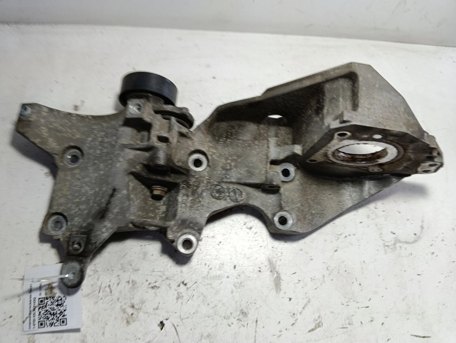 планка Фолксваген Пасат 1.6TDI 03L903143Q