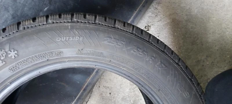 Гуми Зимни 235/55R17, снимка 6 - Гуми и джанти - 35130456