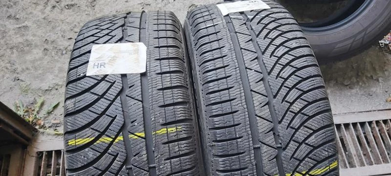 Гуми Зимни 235/55R17, снимка 2 - Гуми и джанти - 35130456