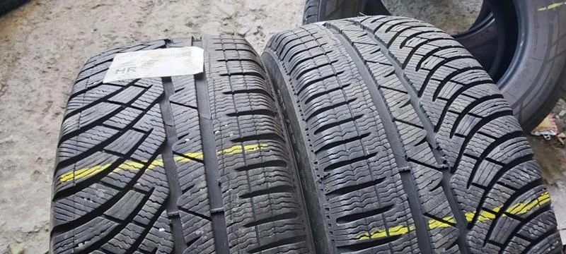 Гуми Зимни 235/55R17, снимка 1 - Гуми и джанти - 35130456