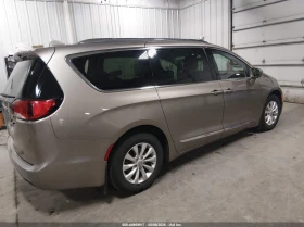 Chrysler Pacifica 3.6l Touring L, снимка 4