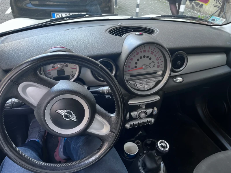 Mini One 1.4i, снимка 9 - Автомобили и джипове - 47350163