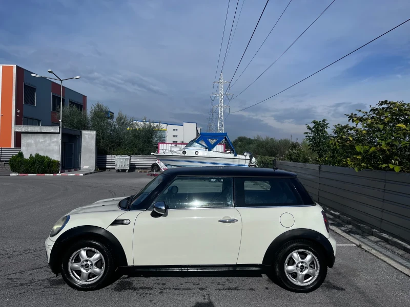 Mini One 1.4i, снимка 3 - Автомобили и джипове - 47350163