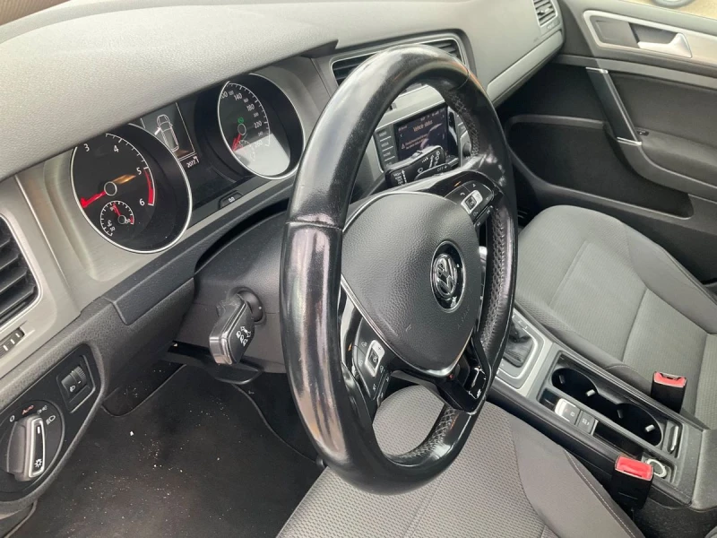 VW Golf Golf VII 1.6 TDI* АВТОМАТИК DSG7* ПЕРА НА ВОЛАНА* , снимка 9 - Автомобили и джипове - 47961035