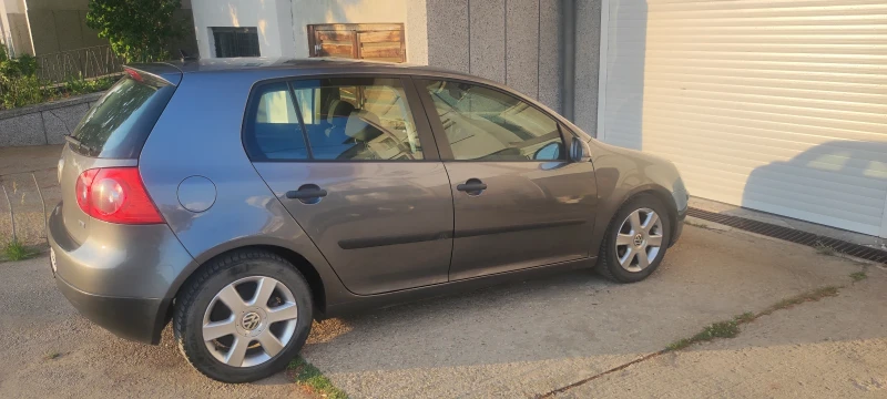 VW Golf 1.9 TDI, снимка 3 - Автомобили и джипове - 52635036