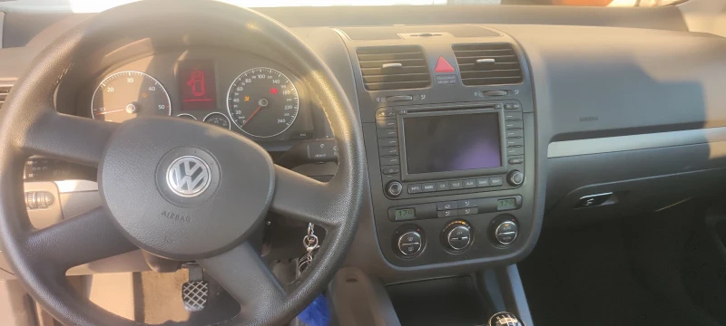 VW Golf 1.9 TDI, снимка 5 - Автомобили и джипове - 52635036