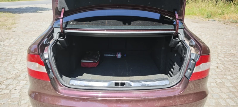 Skoda Superb 2.0 TDI, снимка 15 - Автомобили и джипове - 52735502