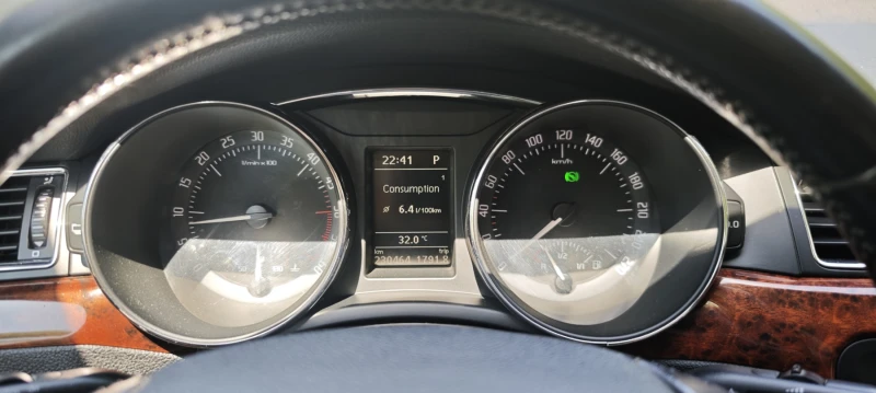 Skoda Superb 2.0 TDI, снимка 14 - Автомобили и джипове - 52735502