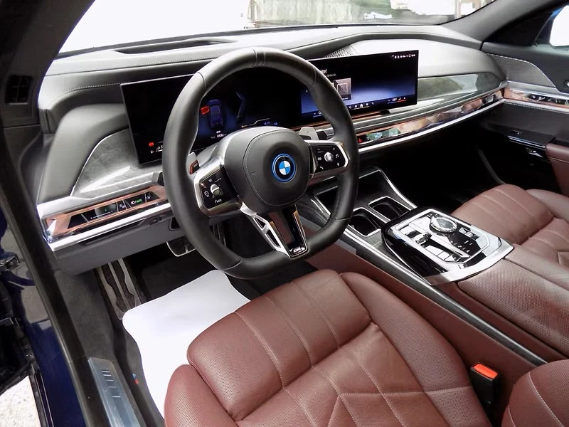 BMW 750 e xDrive M-Sport Pro, снимка 5 - Автомобили и джипове - 54869926