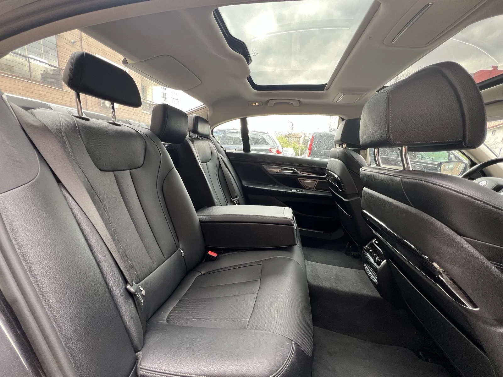 BMW 740  - изображение 8