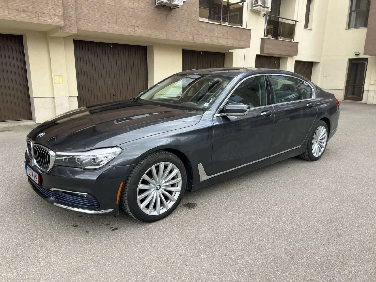 BMW 740  - изображение 5