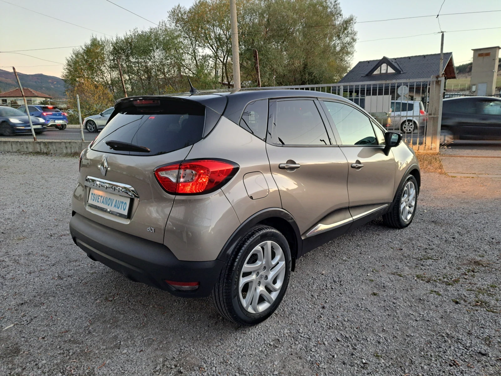 Renault Captur 1.5DCI AUTOMATIC - изображение 8