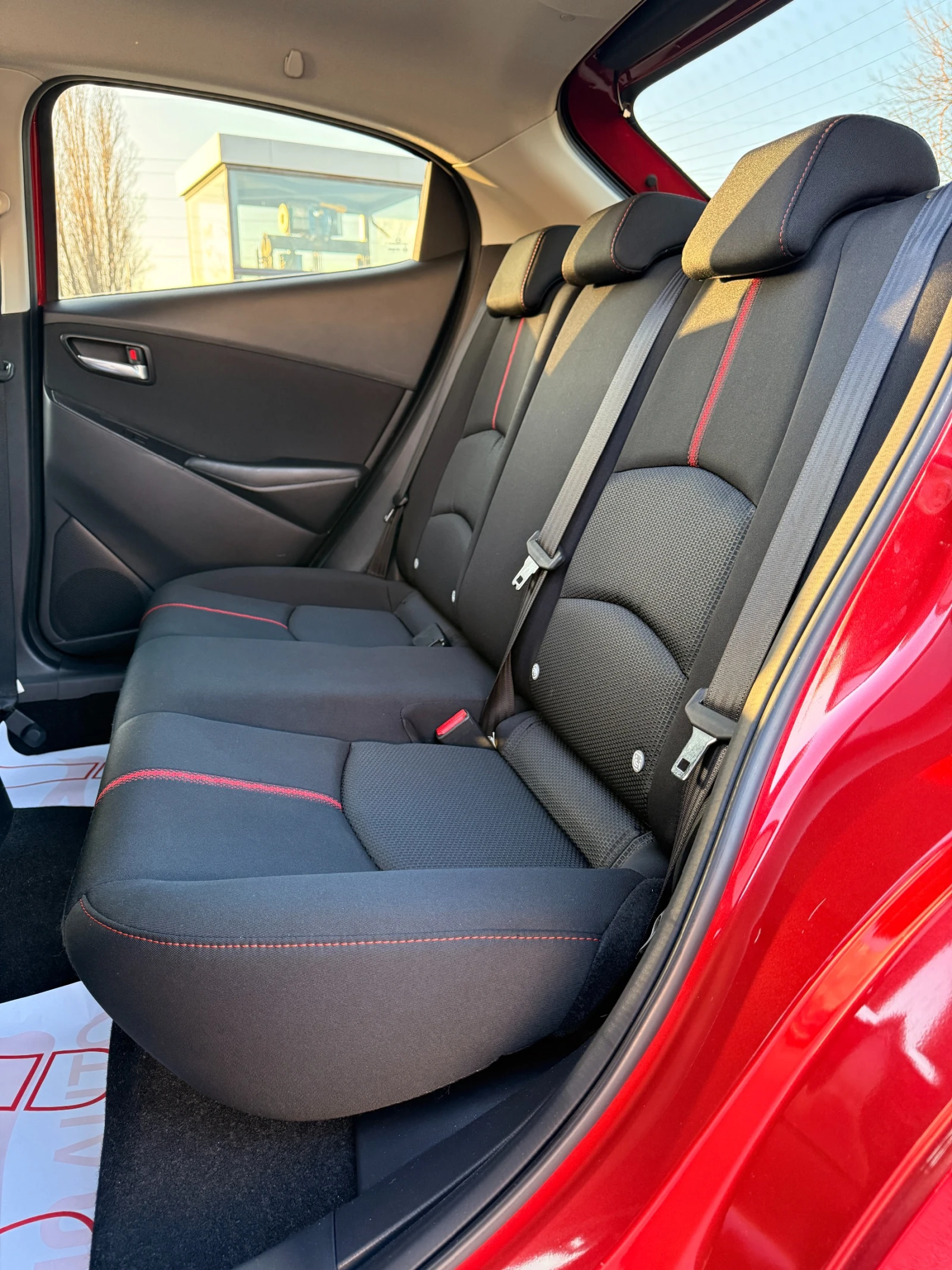 Mazda 2 1.5D* NAVI* KEYLESS* EURO6* , снимка 8 - Автомобили и джипове - 53822812