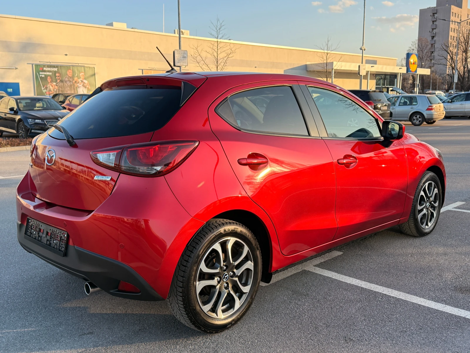 Mazda 2 1.5D* NAVI* KEYLESS* EURO6* , снимка 4 - Автомобили и джипове - 53822812