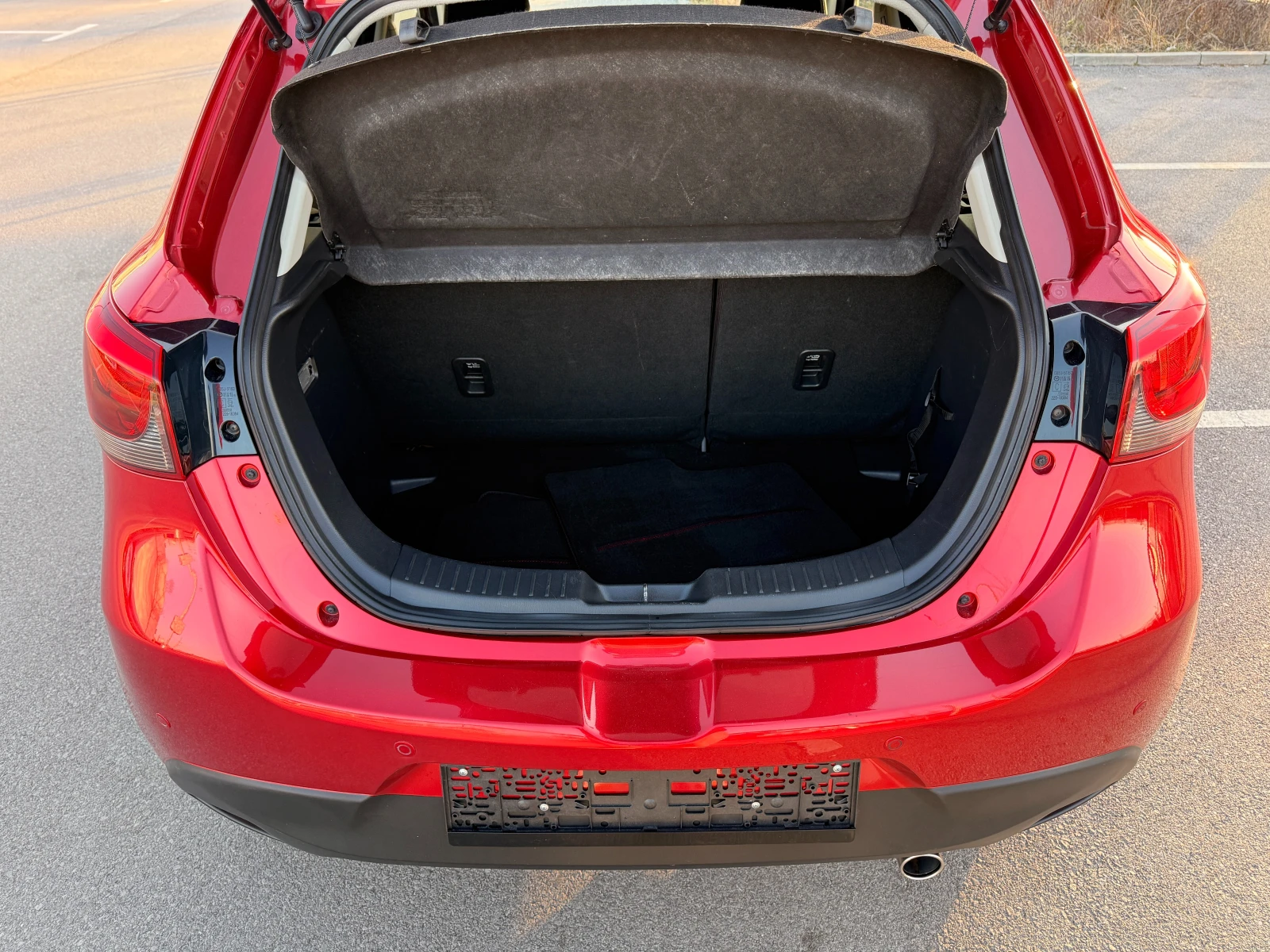 Mazda 2 1.5D* NAVI* KEYLESS* EURO6* , снимка 7 - Автомобили и джипове - 53822812